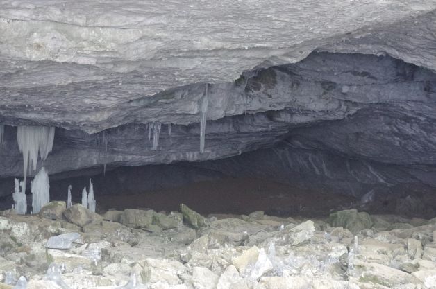 Вход в Азасскую пещеру фото Леухин И.В. сжат